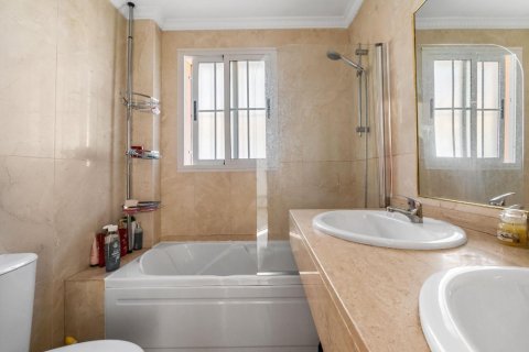 Villa en venta en Villamartin, Alicante, España 3 dormitorios, 213 m2 No. 145314 - foto 15