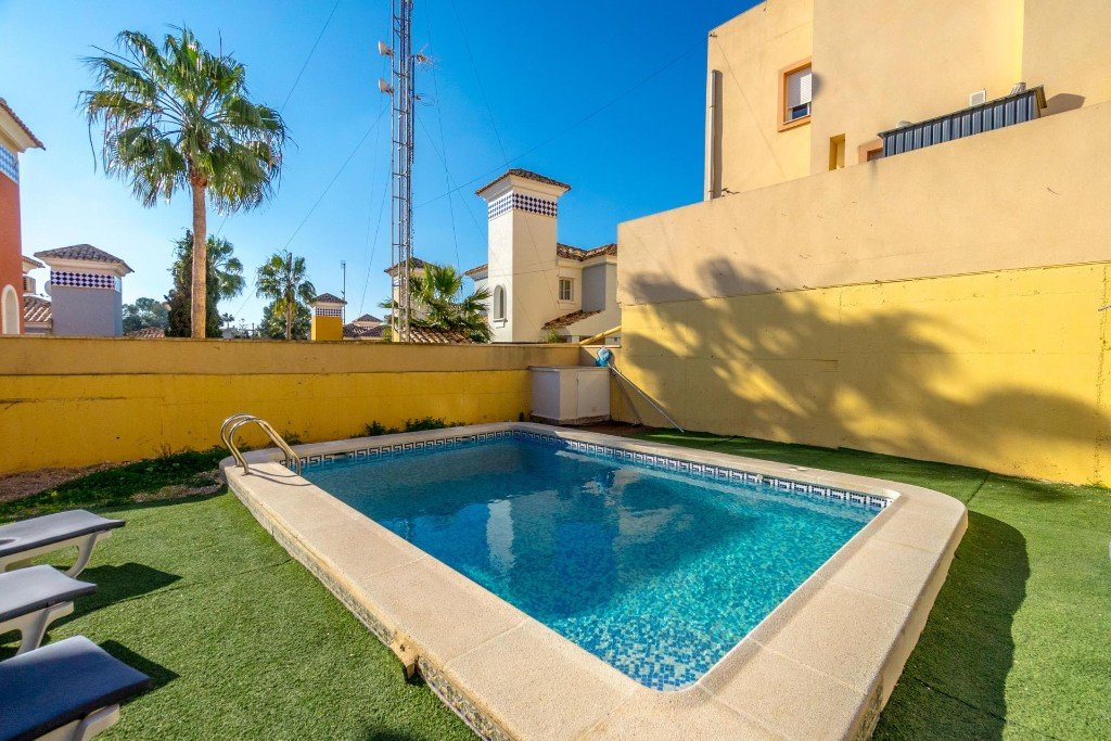 Huvila Villamartin, Alicante, Espanja 3 makuuhuonetta, 213 m2 No. 145314
