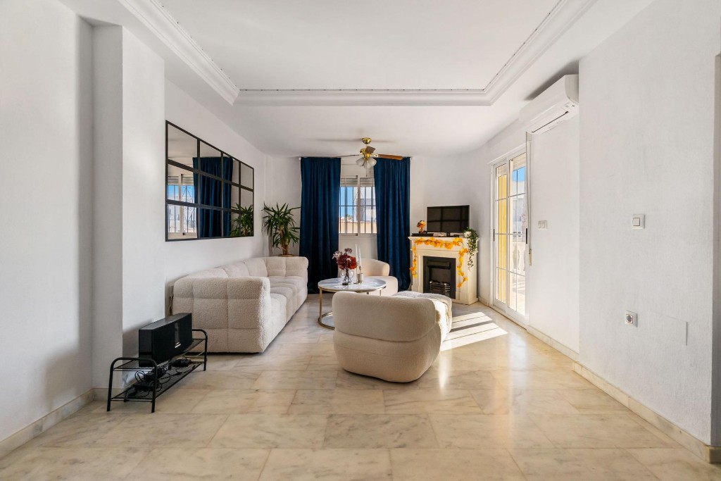 Huvila Villamartin, Alicante, Espanja 3 makuuhuonetta, 213 m2 No. 145314