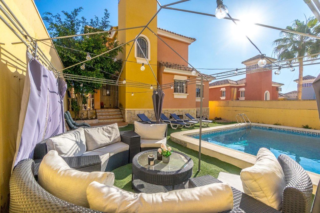 Huvila Villamartin, Alicante, Espanja 3 makuuhuonetta, 213 m2 No. 145314