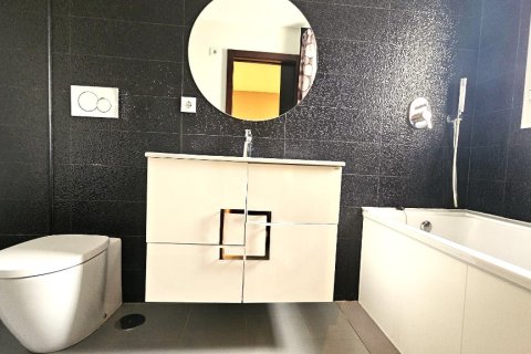 Kaupunkipientalo myytävänä Torrevieja, Alicante, Espanja, 2 makuuhuonetta, 115 m2 No. 145312 - kuva 11