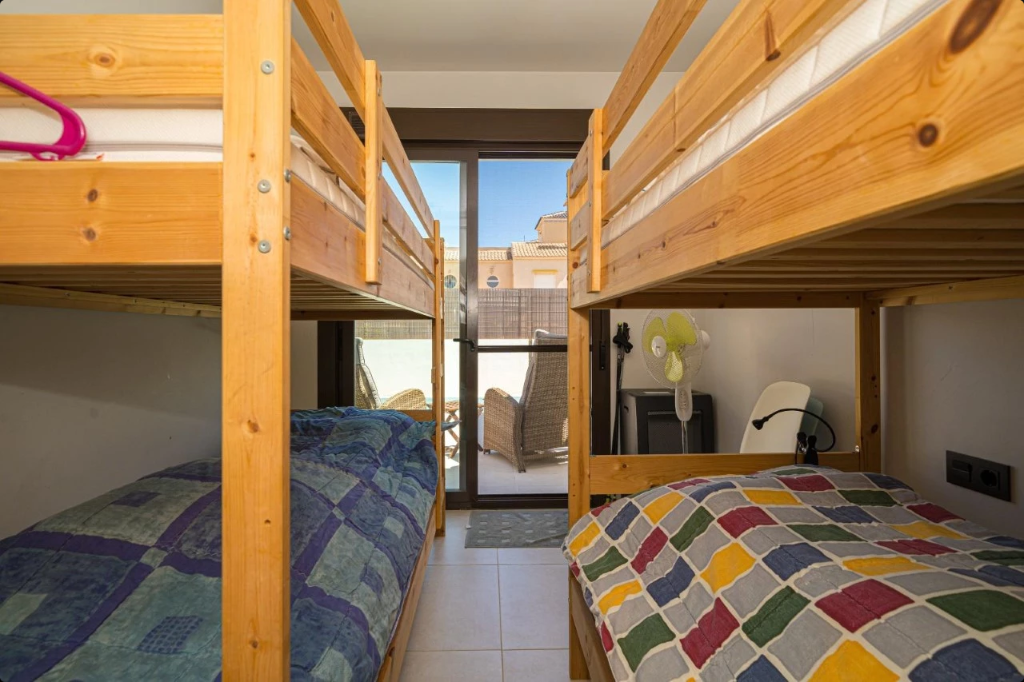 Radhus i Alicante, Spanien 3 sovrum, 83 kvm. Nr. 145317
