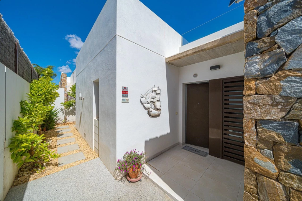 Radhus i Alicante, Spanien 3 sovrum, 83 kvm. Nr. 145317