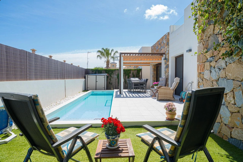 Radhus i Alicante, Spanien 3 sovrum, 83 kvm. Nr. 145317