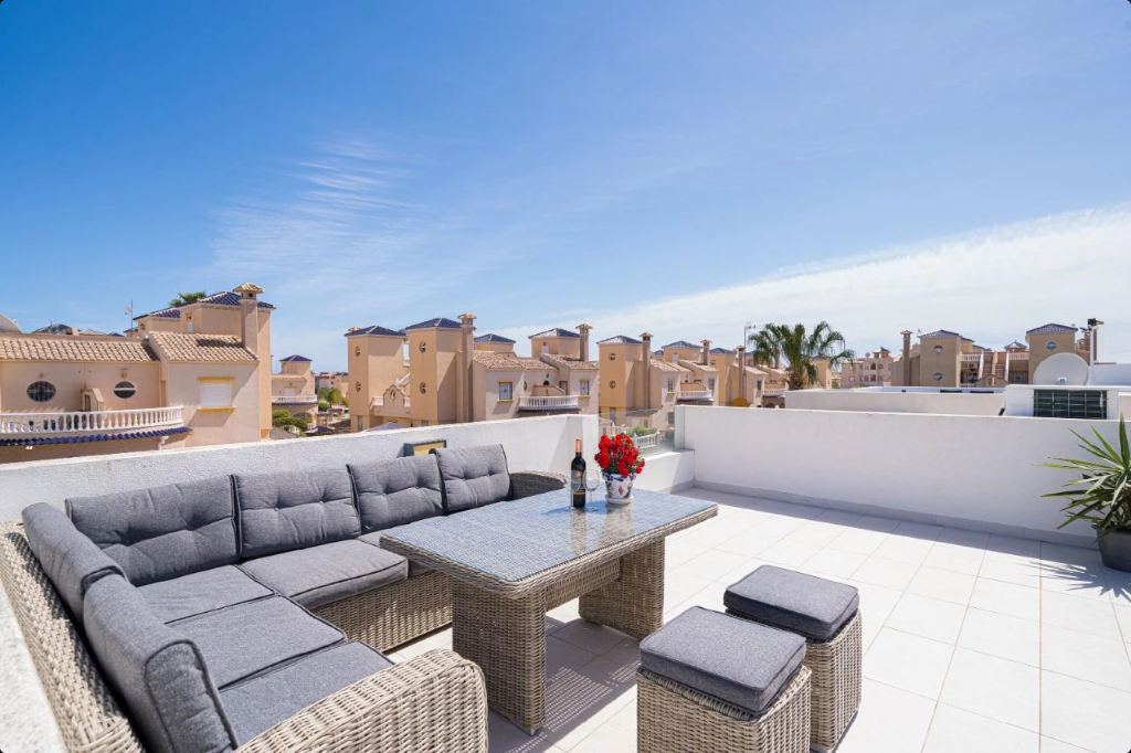 Radhus i Alicante, Spanien 3 sovrum, 83 kvm. Nr. 145317