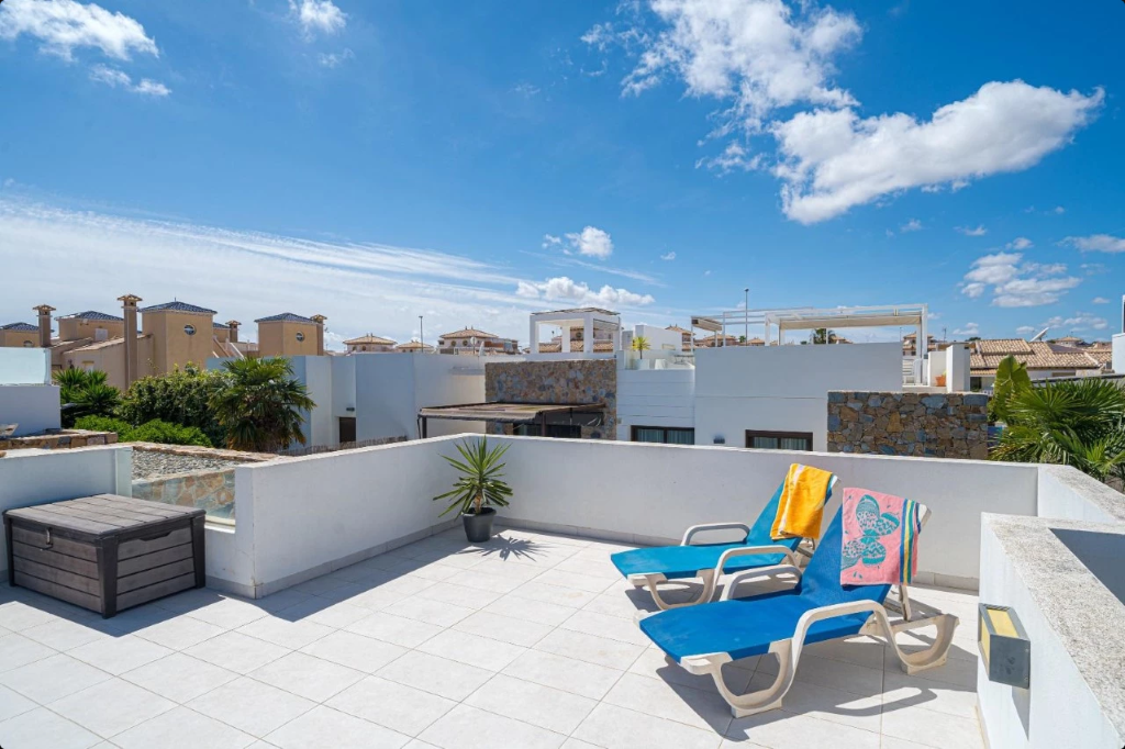 Radhus i Alicante, Spanien 3 sovrum, 83 kvm. Nr. 145317