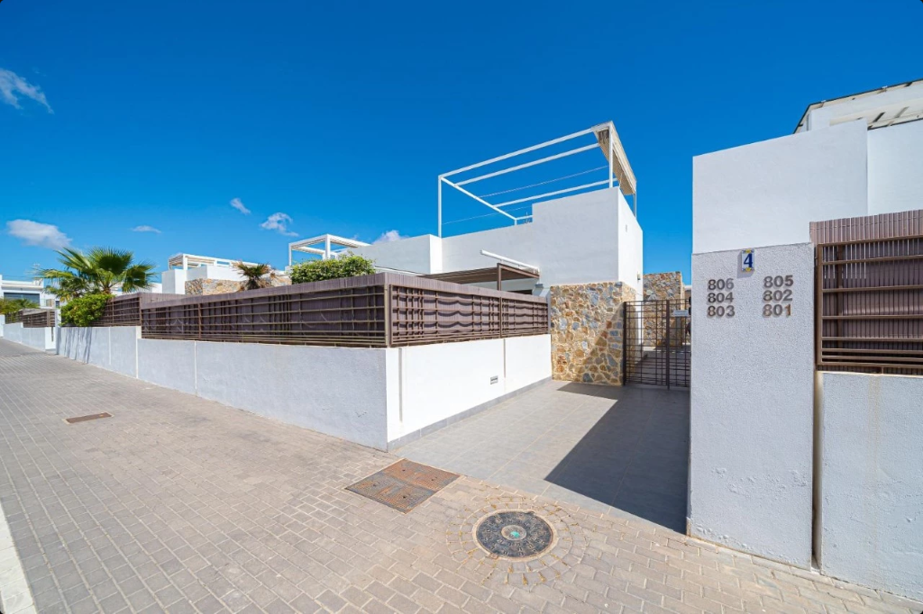Radhus i Alicante, Spanien 3 sovrum, 83 kvm. Nr. 145317