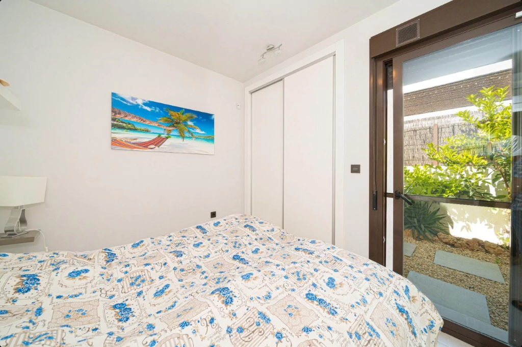 Radhus i Alicante, Spanien 3 sovrum, 83 kvm. Nr. 145317