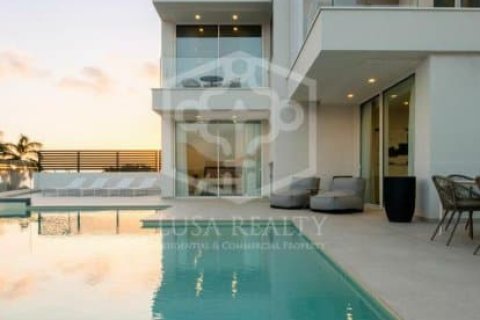Villa in Adeje, Tenerife, Spain 3 bedrooms, 364 sq.m. No. 161040