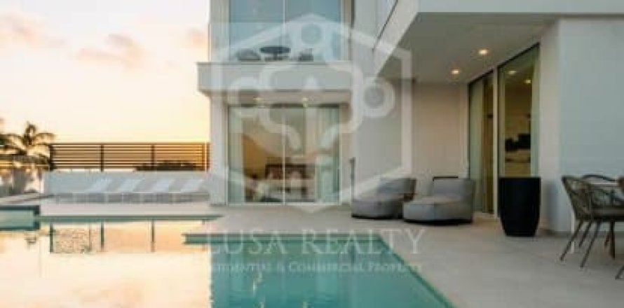 Villa in Adeje, Tenerife, Spain 3 bedrooms, 364 sq.m. No. 161040