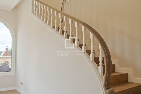 Villa for sale in Sant Just Desvern, Barcelona, Spain 5 bedrooms, 528 sq.m. No. 150351 - photo 13