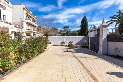 Villa for sale in Sant Just Desvern, Barcelona, Spain 5 bedrooms, 528 sq.m. No. 150351 - photo 13