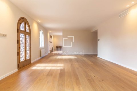 Villa for sale in Sant Just Desvern, Barcelona, Spain 5 bedrooms, 528 sq.m. No. 150351 - photo 22