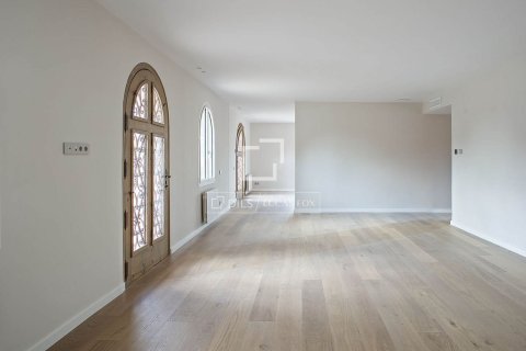 Villa for sale in Sant Just Desvern, Barcelona, Spain 5 bedrooms, 528 sq.m. No. 150351 - photo 5