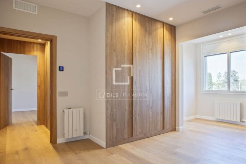 Villa for sale in Sant Just Desvern, Barcelona, Spain 5 bedrooms, 528 sq.m. No. 150351 - photo 24