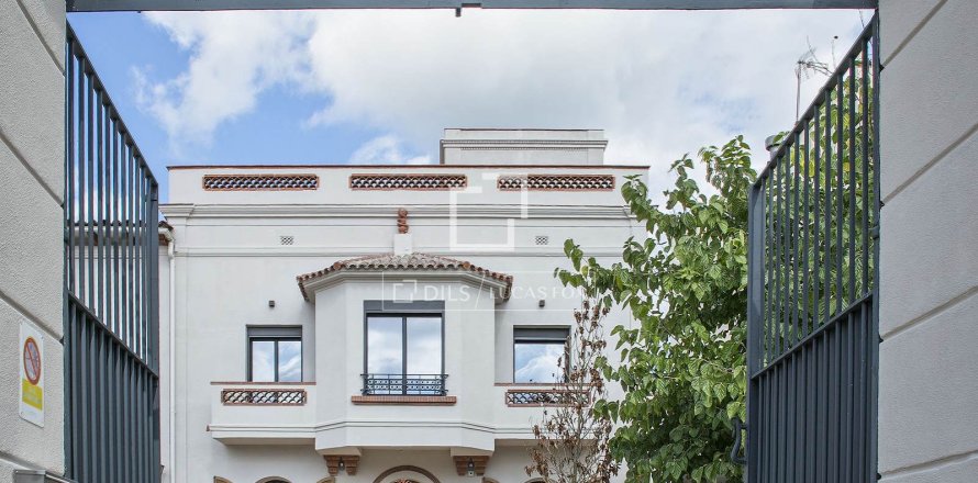 Villa in Sant Just Desvern, Barcelona, Spain 5 bedrooms, 528 sq.m. No. 150351