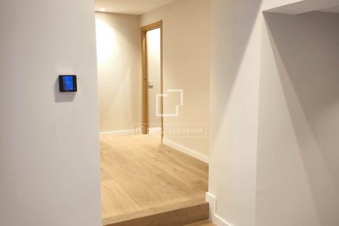 Villa for sale in Sant Just Desvern, Barcelona, Spain 5 bedrooms, 528 sq.m. No. 150351 - photo 10