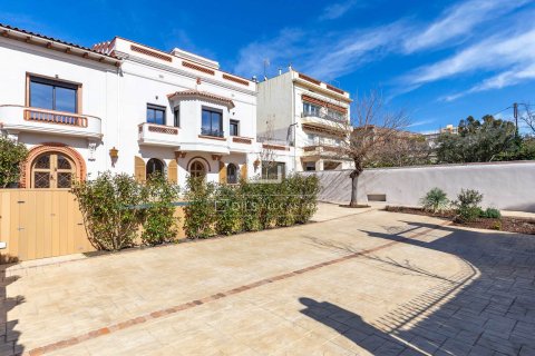 Villa for sale in Sant Just Desvern, Barcelona, Spain 5 bedrooms, 528 sq.m. No. 150351 - photo 6