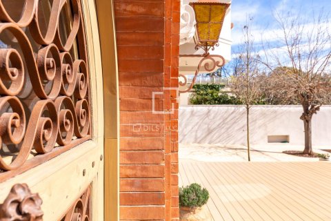 Villa for sale in Sant Just Desvern, Barcelona, Spain 5 bedrooms, 528 sq.m. No. 150351 - photo 16