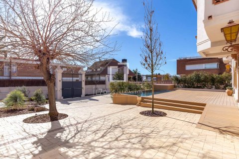 Villa for sale in Sant Just Desvern, Barcelona, Spain 5 bedrooms, 528 sq.m. No. 150351 - photo 14