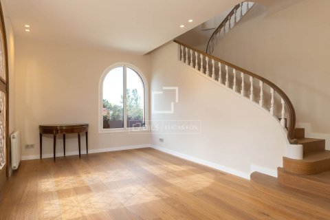 Villa for sale in Sant Just Desvern, Barcelona, Spain 5 bedrooms, 528 sq.m. No. 150351 - photo 21