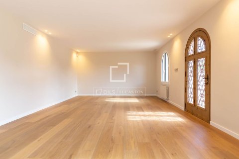 Villa for sale in Sant Just Desvern, Barcelona, Spain 5 bedrooms, 528 sq.m. No. 150351 - photo 23