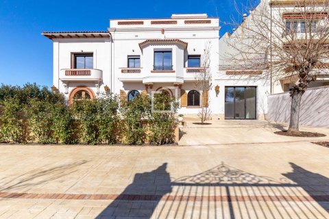 Villa for sale in Sant Just Desvern, Barcelona, Spain 5 bedrooms, 528 sq.m. No. 150351 - photo 2