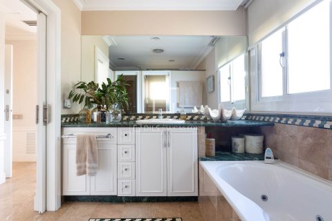 Villa for sale in Vallromanes, Barcelona, Spain 7 bedrooms, 1016 sq.m. No. 150352 - photo 25