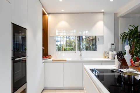 Villa for sale in Vallromanes, Barcelona, Spain 7 bedrooms, 1016 sq.m. No. 150352 - photo 17