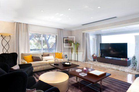 Villa for sale in Vallromanes, Barcelona, Spain 7 bedrooms, 1016 sq.m. No. 150352 - photo 14