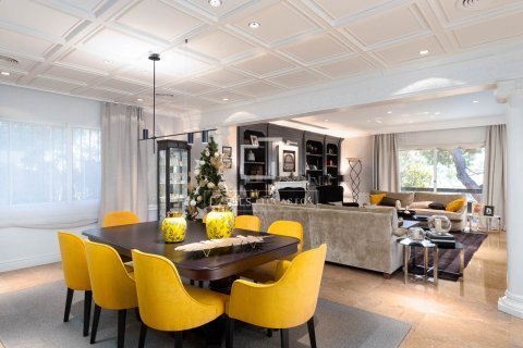 Villa for sale in Vallromanes, Barcelona, Spain 7 bedrooms, 1016 sq.m. No. 150352 - photo 11