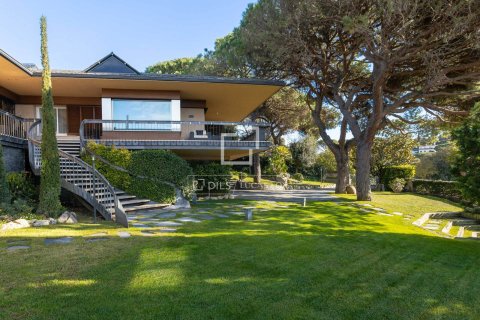 Villa for sale in Vallromanes, Barcelona, Spain 7 bedrooms, 1016 sq.m. No. 150352 - photo 2