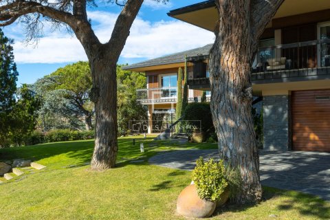 Villa for sale in Vallromanes, Barcelona, Spain 7 bedrooms, 1016 sq.m. No. 150352 - photo 5