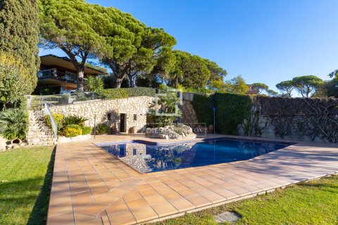 Villa for sale in Vallromanes, Barcelona, Spain 7 bedrooms, 1016 sq.m. No. 150352 - photo 4