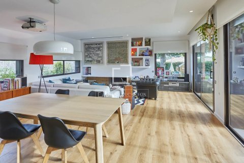 Villa for sale in Sant Vicenc De Montalt, Barcelona, Spain 5 bedrooms, 372 sq.m. No. 150349 - photo 8