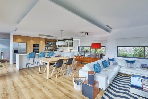 Villa for sale in Sant Vicenc De Montalt, Barcelona, Spain 5 bedrooms, 372 sq.m. No. 150349 - photo 2