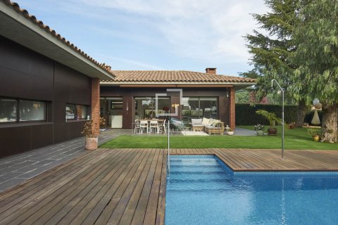 Villa for sale in Sant Vicenc De Montalt, Barcelona, Spain 5 bedrooms, 372 sq.m. No. 150349 - photo 4