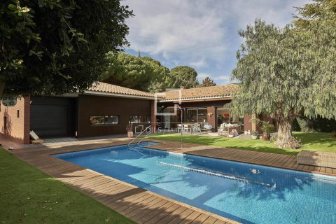 Villa in Sant Vicenc De Montalt, Barcelona, Spain 5 bedrooms, 372 sq.m. No. 150349