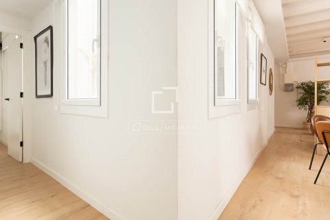Huoneisto myytävänä Barcelona, Espanja, 2 makuuhuonetta, 67 m2 No. 161405 - kuva 21