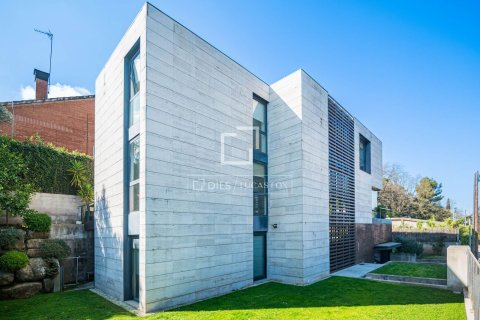 Villa in Valldoreix, Barcelona, Spain 6 bedrooms, 447 sq.m. No. 161399