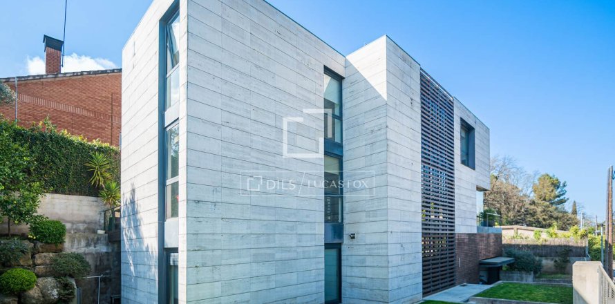 Villa in Valldoreix, Barcelona, Spain 6 bedrooms, 447 sq.m. No. 161399