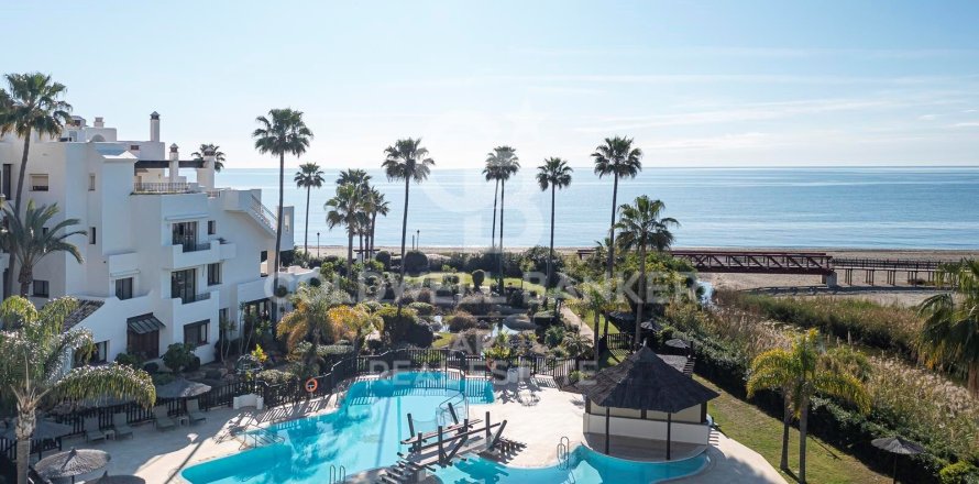 Appartamento a Estepona, Malaga, Spagna 3 camere da letto, 126 mq. N° 158349