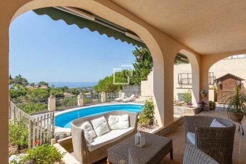 Villa i Cabrils, Barcelona, Spanien 4 sovrum, 218 kvm. Nr. 150967