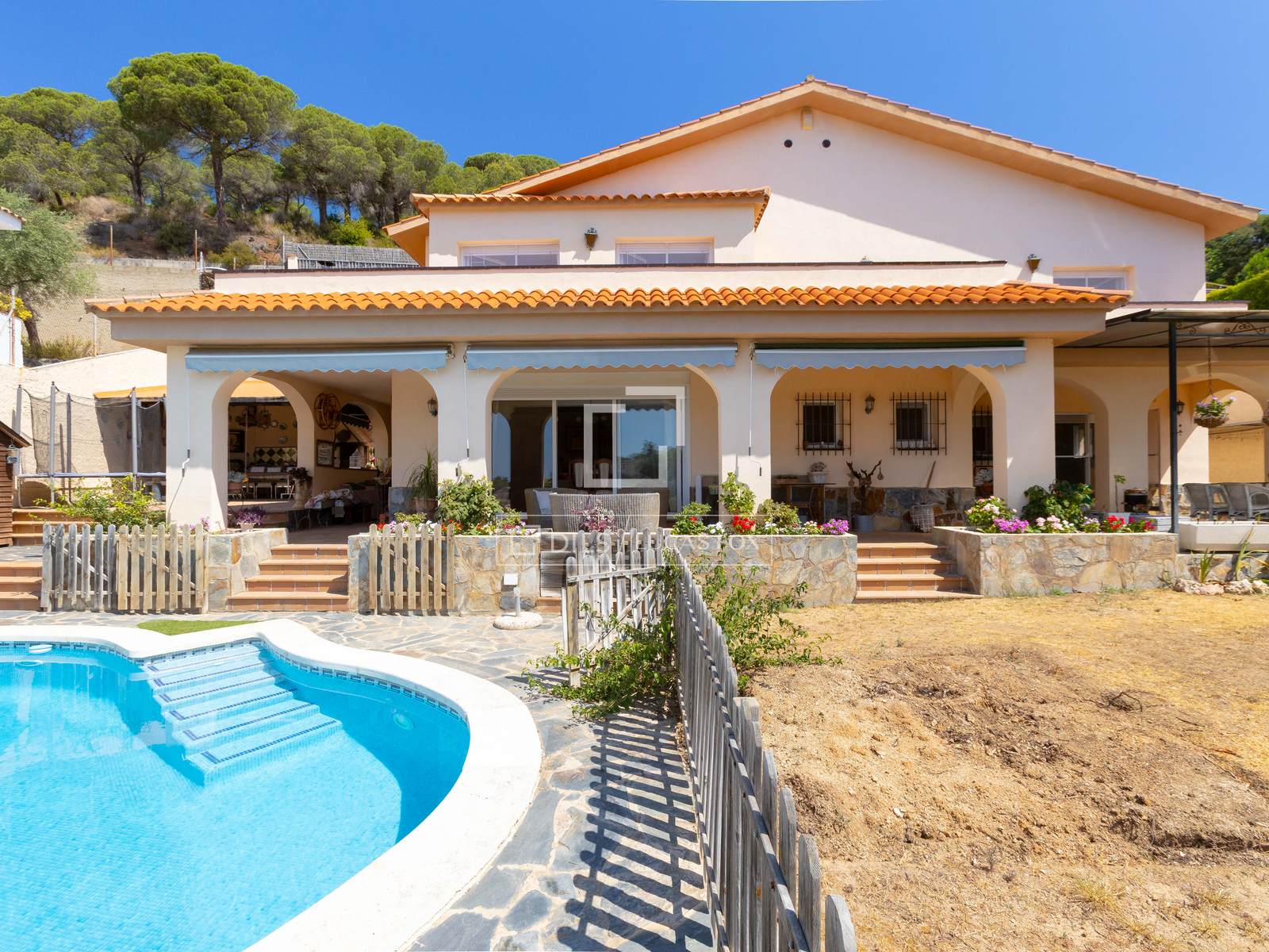 Villa i Cabrils, Barcelona, Spanien 4 sovrum, 218 kvm. Nr. 150967
