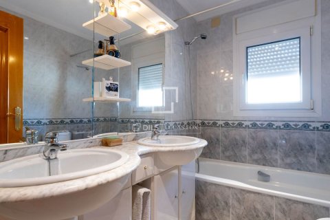 Villa till salu i Cabrils, Barcelona, Spanien 4 sovrum, 218 kvm. Nr. 150967 - foto 25