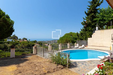 Villa till salu i Cabrils, Barcelona, Spanien 4 sovrum, 218 kvm. Nr. 150967 - foto 4