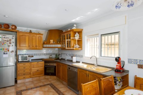 Villa till salu i Cabrils, Barcelona, Spanien 4 sovrum, 218 kvm. Nr. 150967 - foto 14