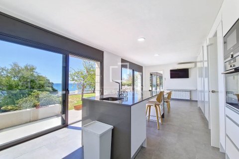 Villa in Vilanova i la Geltru, Barcelona, Spanien 5 Schlafzimmer, 306 m2 Nr. 151031