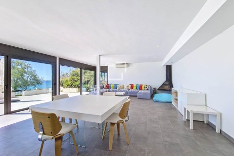 Villa zur Miete in Vilanova i la Geltru, Barcelona, Spanien 5 Schlafzimmer, 306 m2 Nr. 151031 - Foto 2