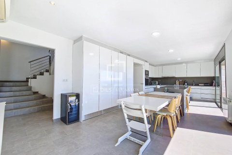 Villa zur Miete in Vilanova i la Geltru, Barcelona, Spanien 5 Schlafzimmer, 306 m2 Nr. 151031 - Foto 22